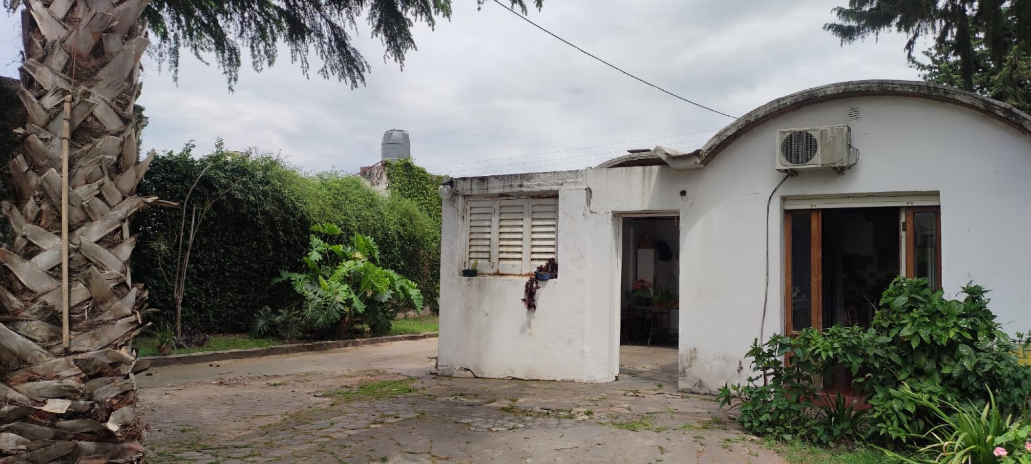 CASA CON GALPON SOBRE CALLE URQUIZA ALTURA BARRIO PARMA