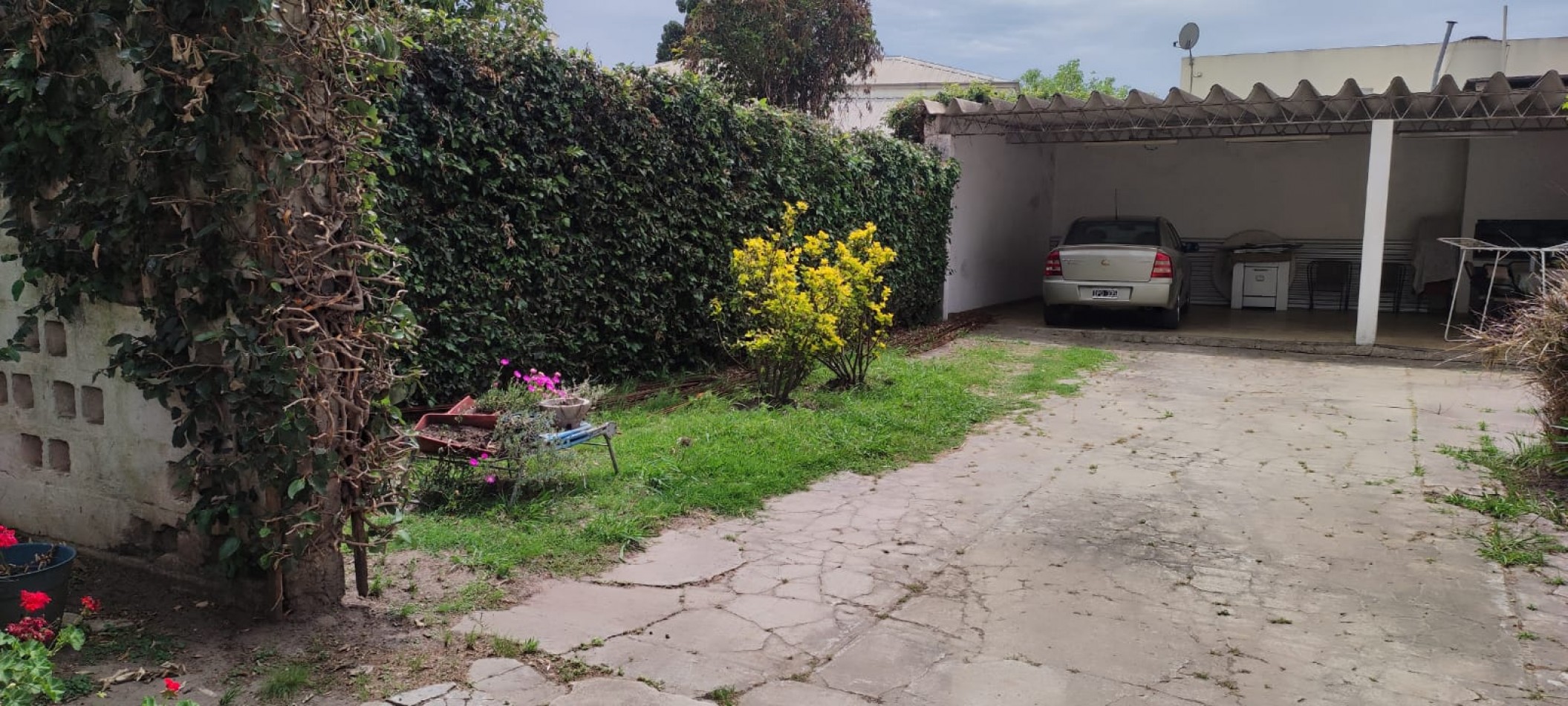CASA CON GALPON SOBRE CALLE URQUIZA ALTURA BARRIO PARMA
