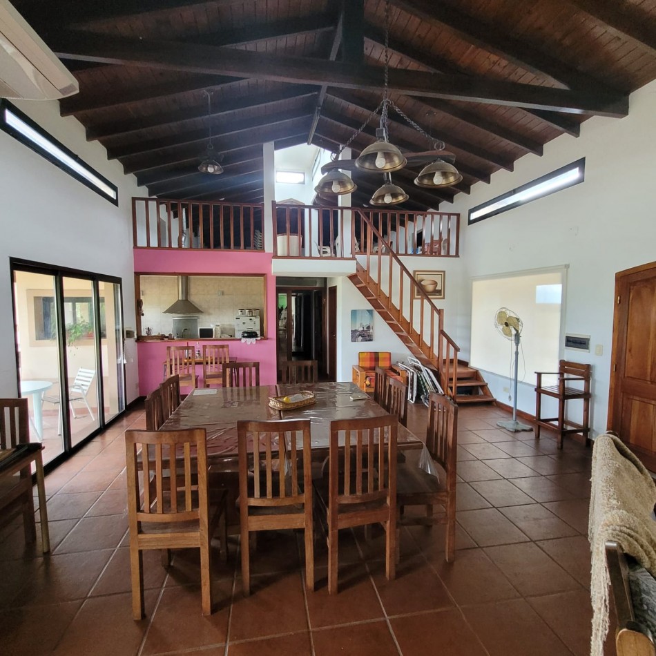 CASA FAMILIAR EN CLUB DE CAMPO PRADOS DE LA ADELINA 