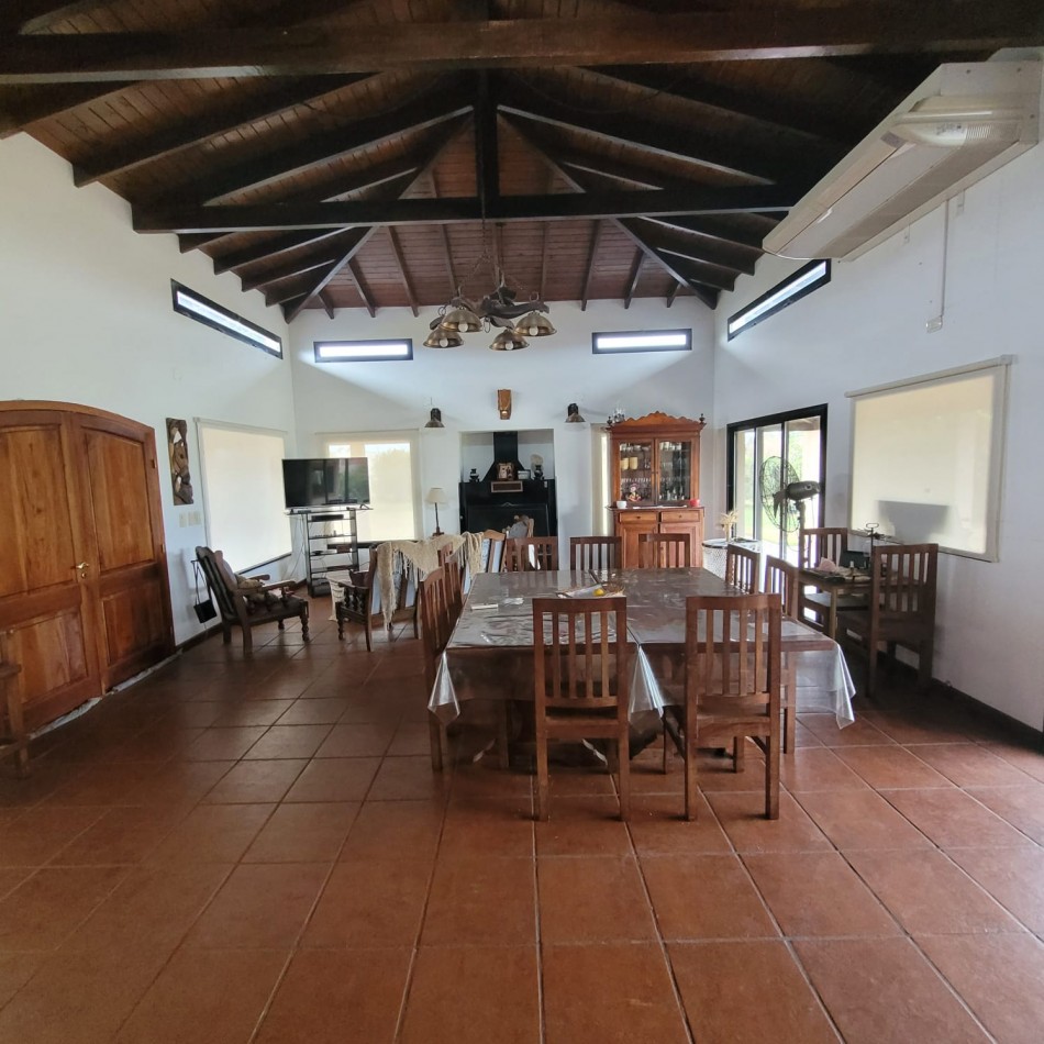 CASA FAMILIAR EN CLUB DE CAMPO PRADOS DE LA ADELINA 
