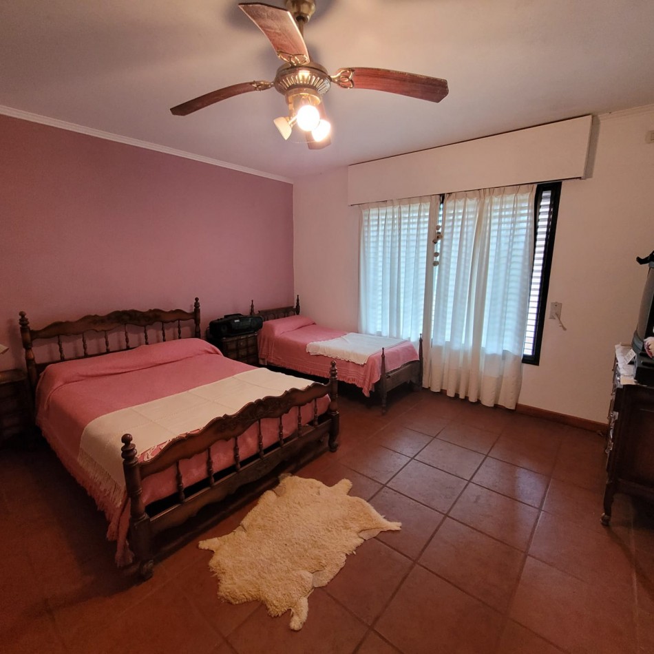 CASA FAMILIAR EN CLUB DE CAMPO PRADOS DE LA ADELINA 