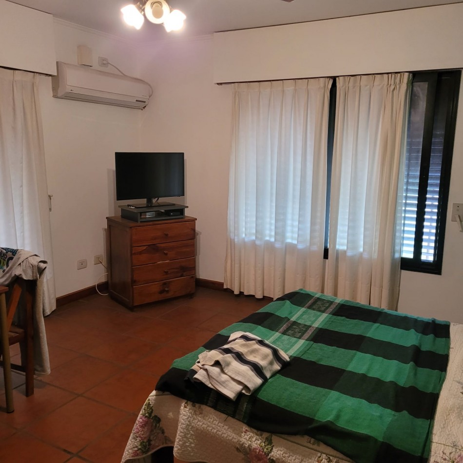 CASA FAMILIAR EN CLUB DE CAMPO PRADOS DE LA ADELINA 