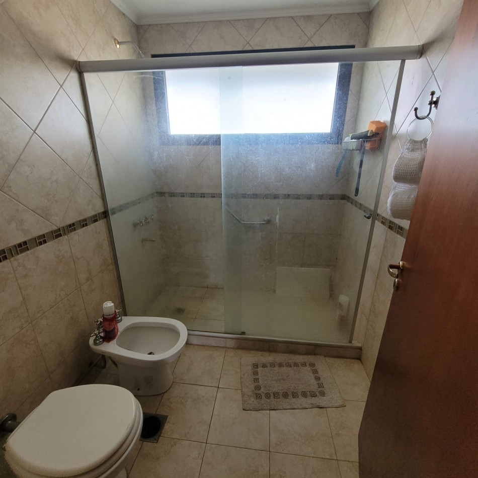 CASA FAMILIAR EN CLUB DE CAMPO PRADOS DE LA ADELINA 