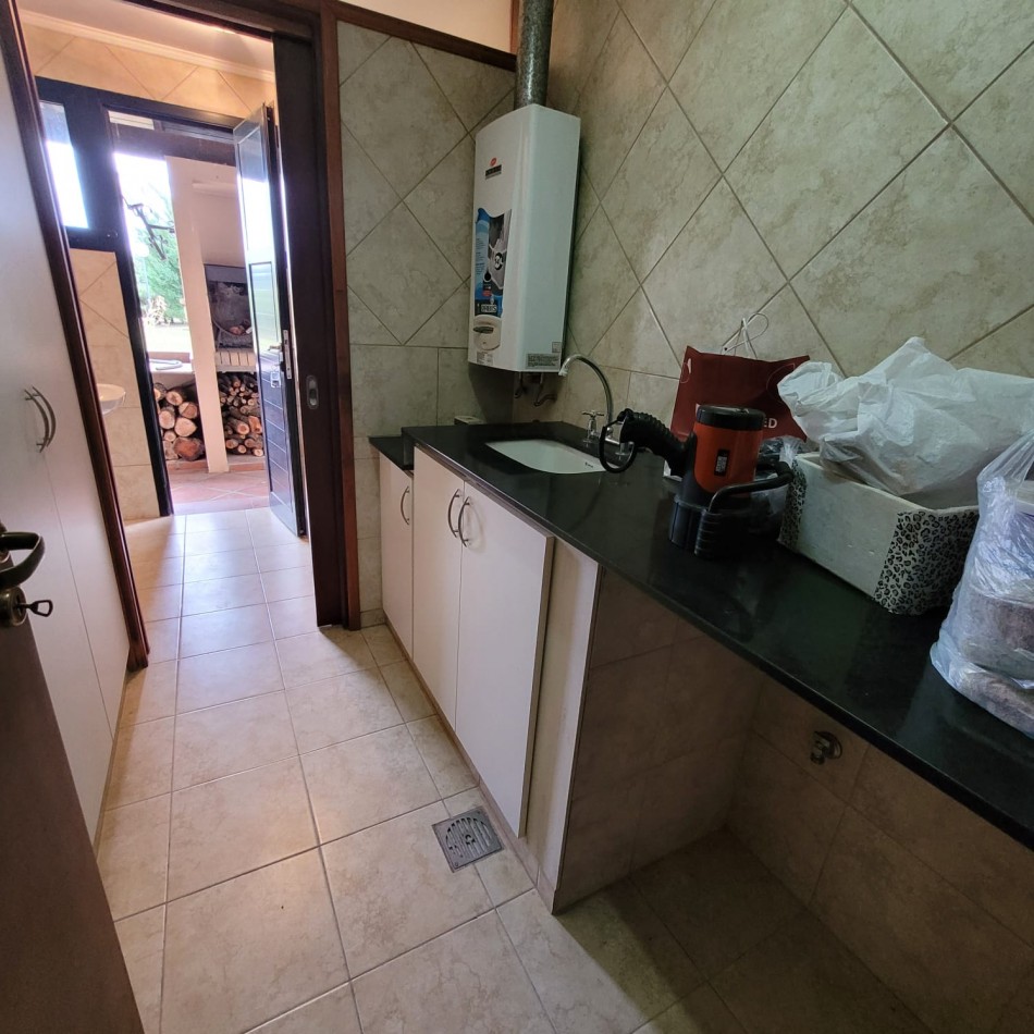 CASA FAMILIAR EN CLUB DE CAMPO PRADOS DE LA ADELINA 