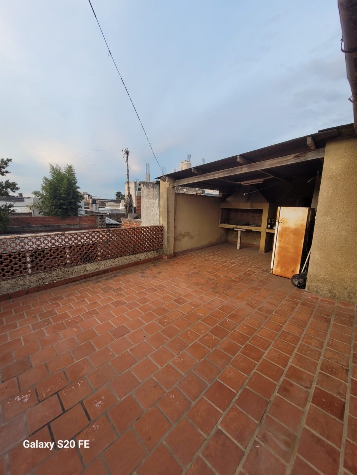 CASA CON DEPARTAMENTO EN VENTA