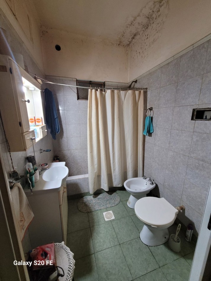 CASA CON DEPARTAMENTO EN VENTA