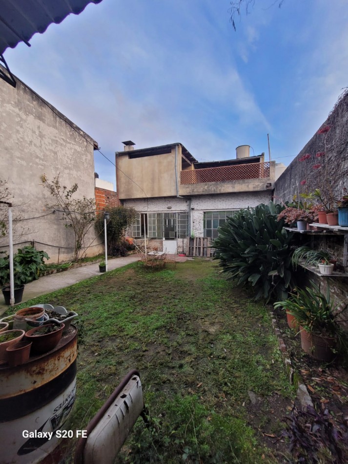 CASA CON DEPARTAMENTO EN VENTA