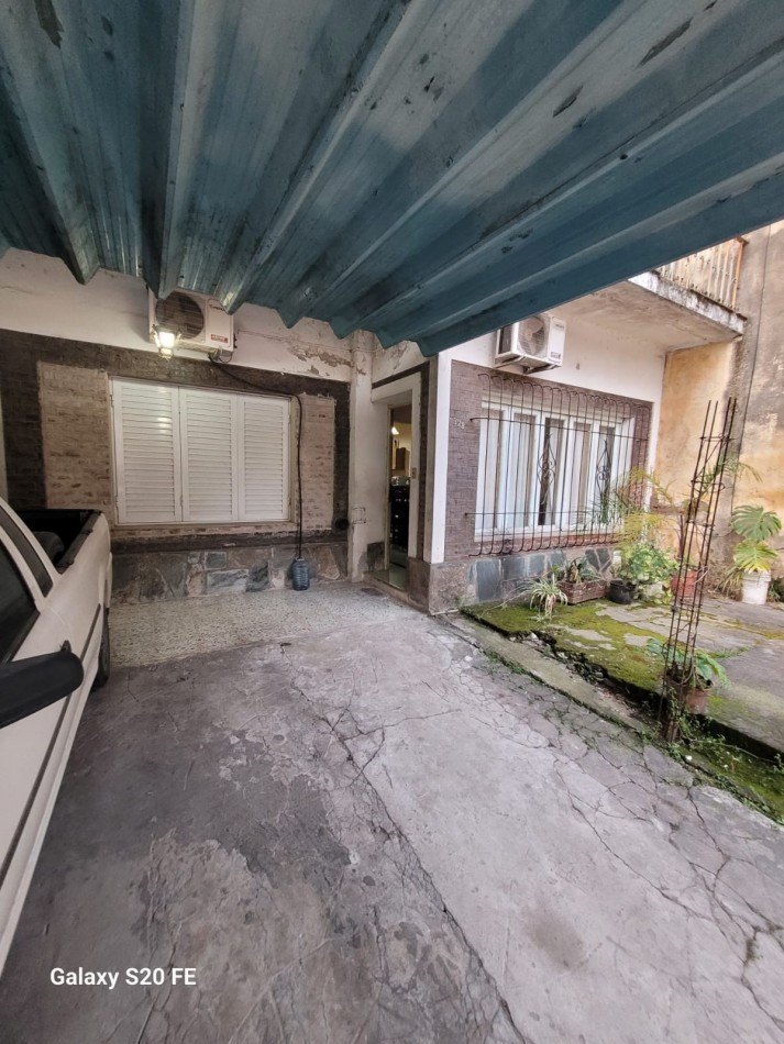 CASA CON DEPARTAMENTO EN VENTA