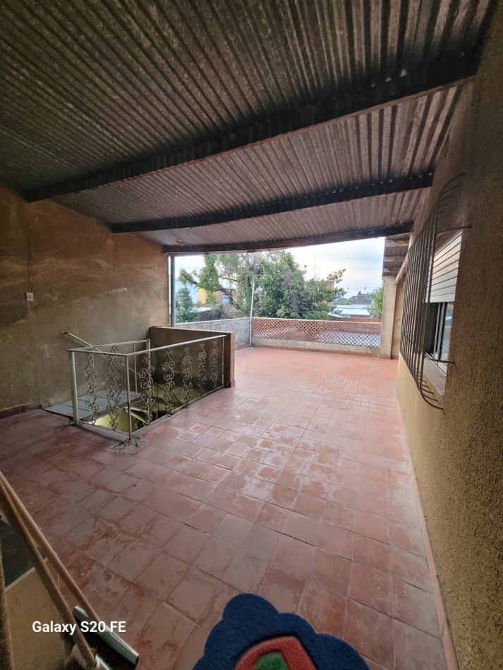 CASA CON DEPARTAMENTO EN VENTA