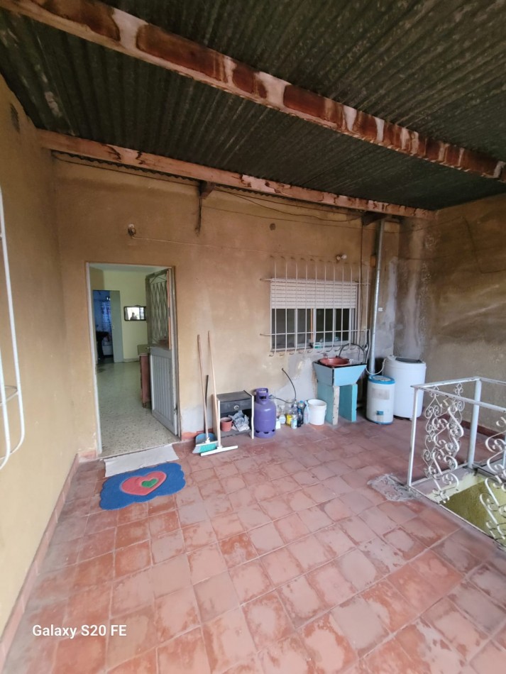CASA CON DEPARTAMENTO EN VENTA