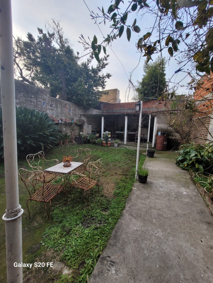 CASA CON DEPARTAMENTO EN VENTA