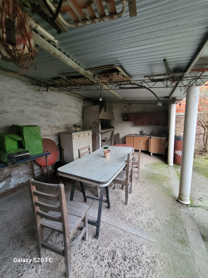 CASA CON DEPARTAMENTO EN VENTA