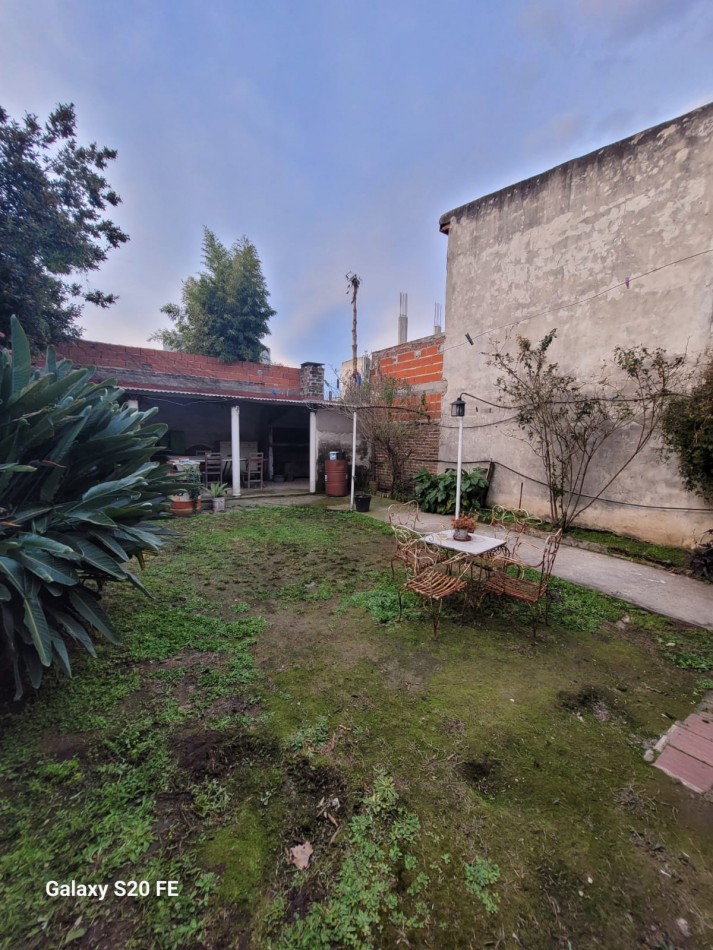 CASA CON DEPARTAMENTO EN VENTA