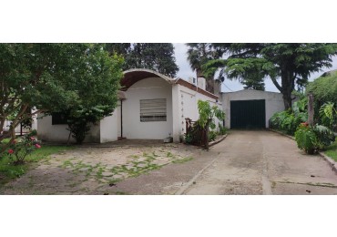 CASA CON GALPON SOBRE CALLE URQUIZA ALTURA BARRIO PARMA