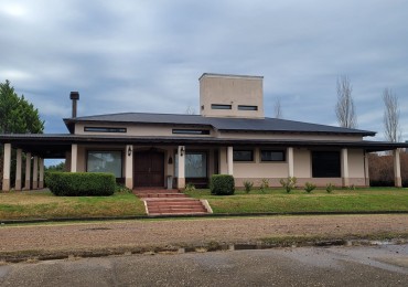 CASA FAMILIAR EN CLUB DE CAMPO PRADOS DE LA ADELINA 