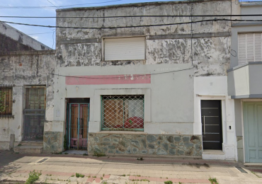 CASA CON LOCAL